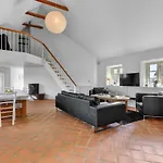Twelve-bedroom In Casa vacanze