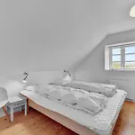 Twelve-bedroom In Semesterbostad