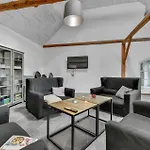 Semesterbostad Twelve-bedroom In *