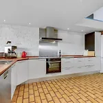 Twelve-bedroom In Semesterbostad