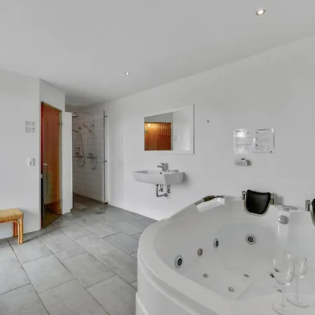 Twelve-Bedroom Accommodation In Ulfborg Tatil Evi Ulfborg