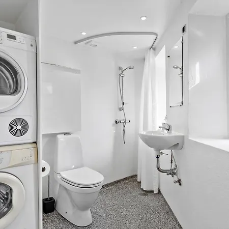 Twelve-Bedroom Accommodation In Ulfborg *
